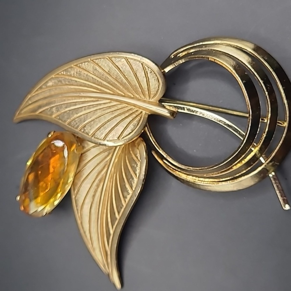Vintage Brooch Gold Tone Brown Glass Leaf Swirl Pin Botanical